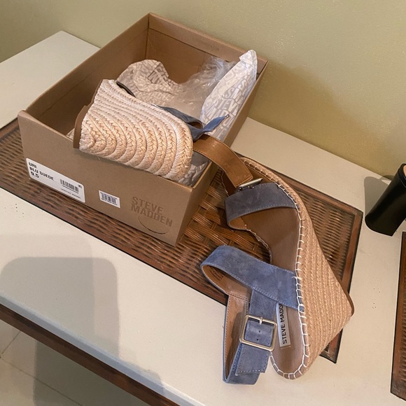 Steve Madden Blu Suede Sandals - Picture 3 of 3